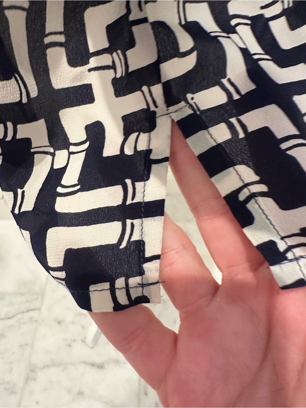 Lilly Pulitzer Navy & ivory Geometric Scoop Neck Blouse - Picture 4 of 7